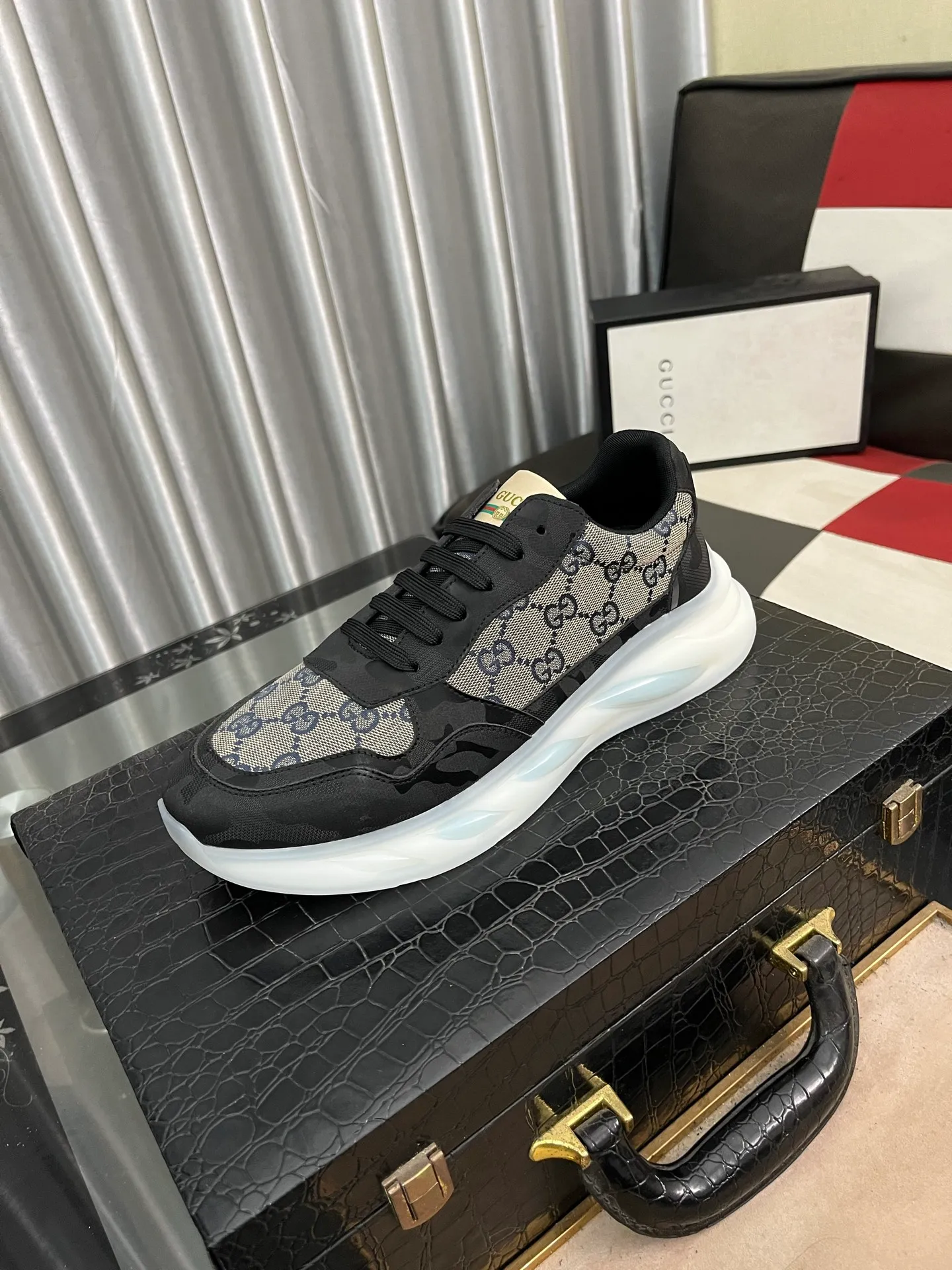Men's shoes 💰440⌚️⌚️[GUCCI] The latest trendy men's casual shoes, the fabric is made of embossed cowhide imported from Italy, comfortable sheepskin lining + feet, the original outsole is wear-resistant and non-slip, high-level version, size: 38-442️⃣Colors available